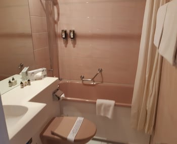 Standard Twin Room, 2 Twin Beds, Non Smoking, Mountain View