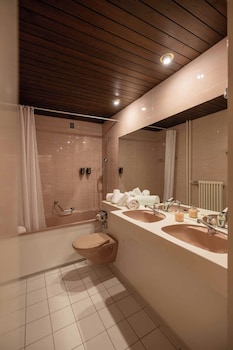 Standard Twin Room, Non Smoking, Hill View