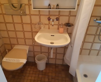 Standard Twin Room, 2 Twin Beds, Non Smoking, Mountain View