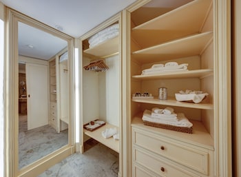 Superior Suite, Terrace, Mountain View