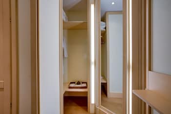 Suite, Garden View