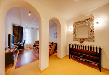 Suite, Garden View