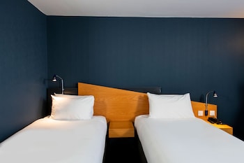 Standard Room, 2 Twin Beds (with Free Hot Breakfast)