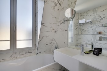 Deluxe Triple Room, City View