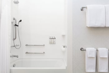 Room, 1 King Bed, Accessible Bathtub, Non Smoking (Communications Mobility)