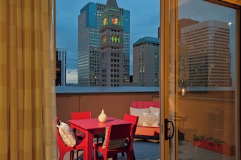 Suite, 1 Bedroom, Balcony, City View (Dining Area)