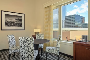Suite, 1 Bedroom, Balcony, City View (Dining Area)