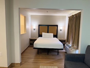 Deluxe Studio, 1 Queen Bed with Sofa bed, Non Smoking