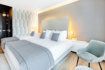 Standard Room, 3 Twin Beds (Up to 3 Adults)