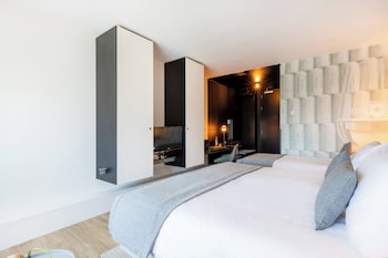 Standard Room, 3 Twin Beds (Up to 3 Adults)