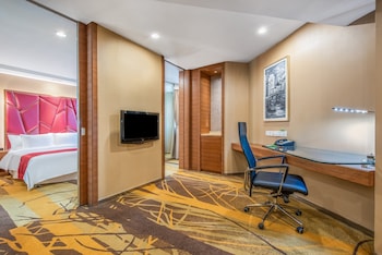 Suite, 1 King Bed, Non Smoking, Kitchen (Dining Lounge Access)