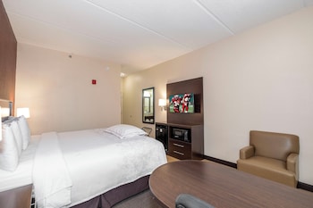 Premium Room, 1 King Bed, Accessible (Upgraded Bedding & Snack, Smoke Free)