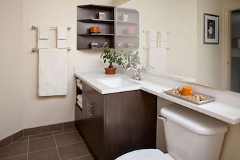 Studio Suite, 1 Queen Bed, Accessible (Hearing)