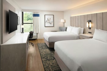 Room, 2 Queen Beds, Mobility Accessible, Bathtub