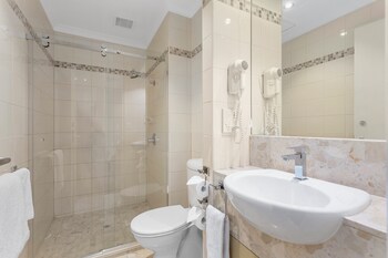 One Bedroom Queen Suite